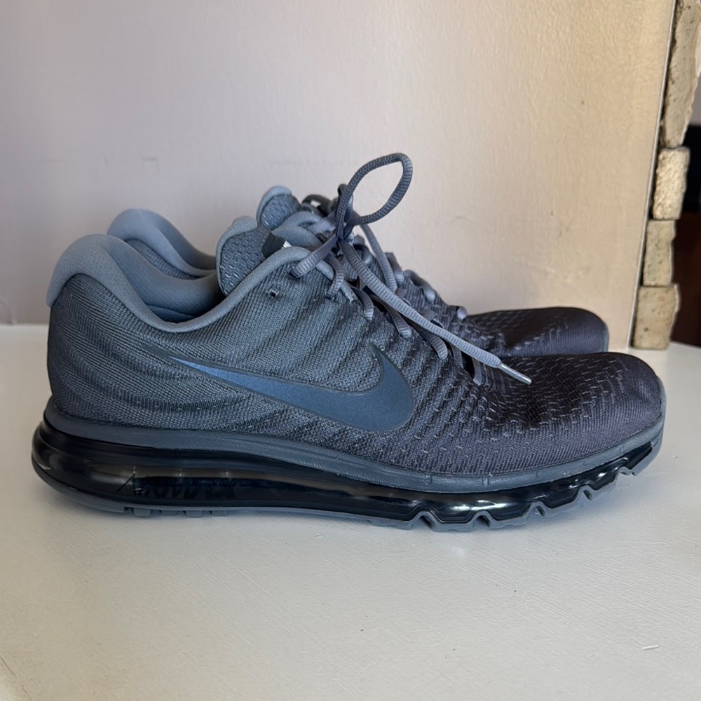 Nike Men's Gray Running Shoes